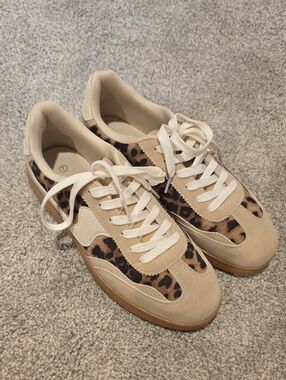 Women's Beige Leopard-Accent Lace-Up Sneakers